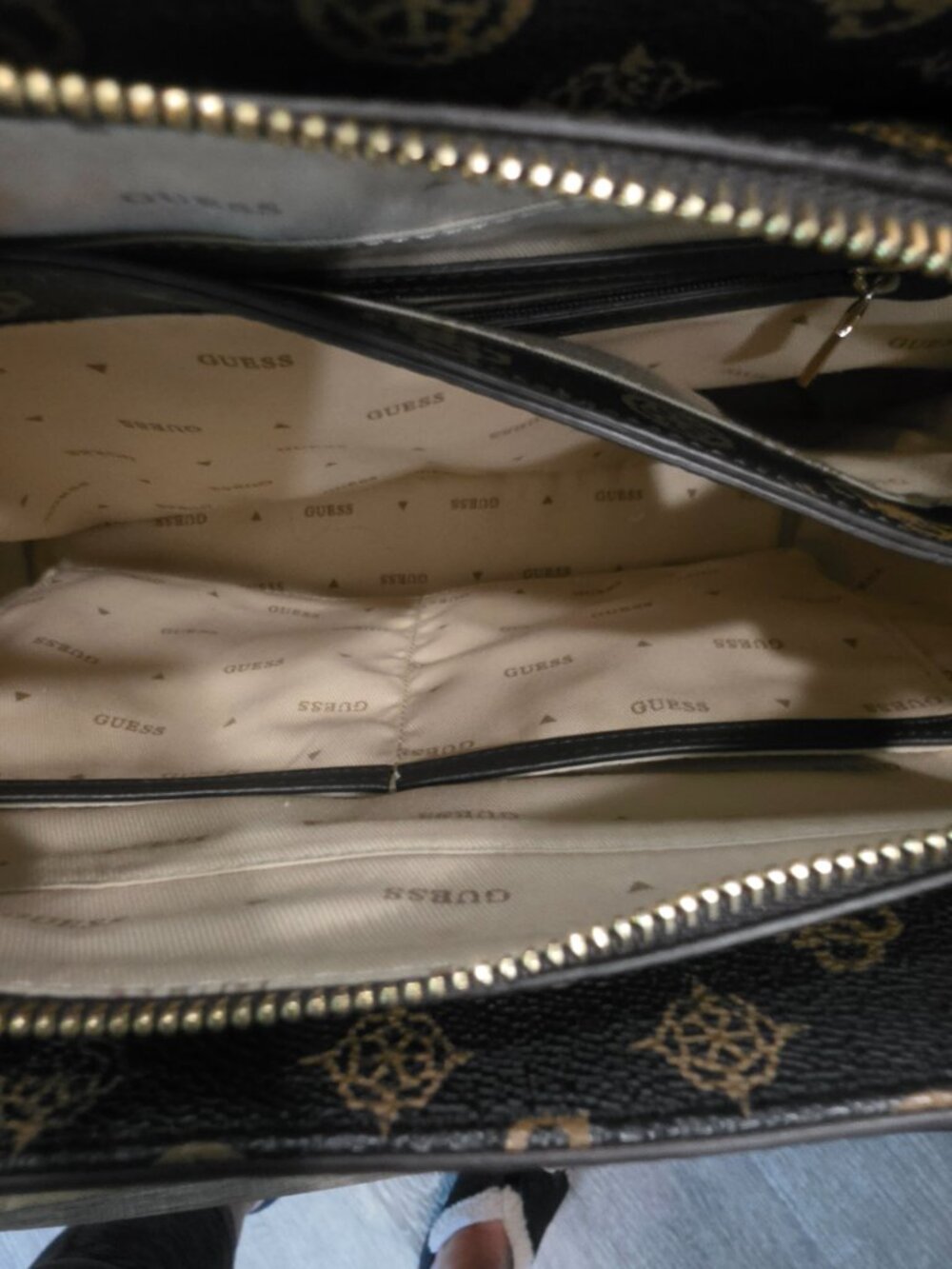 GUESS TOTE BAG - Picture 9 of 13